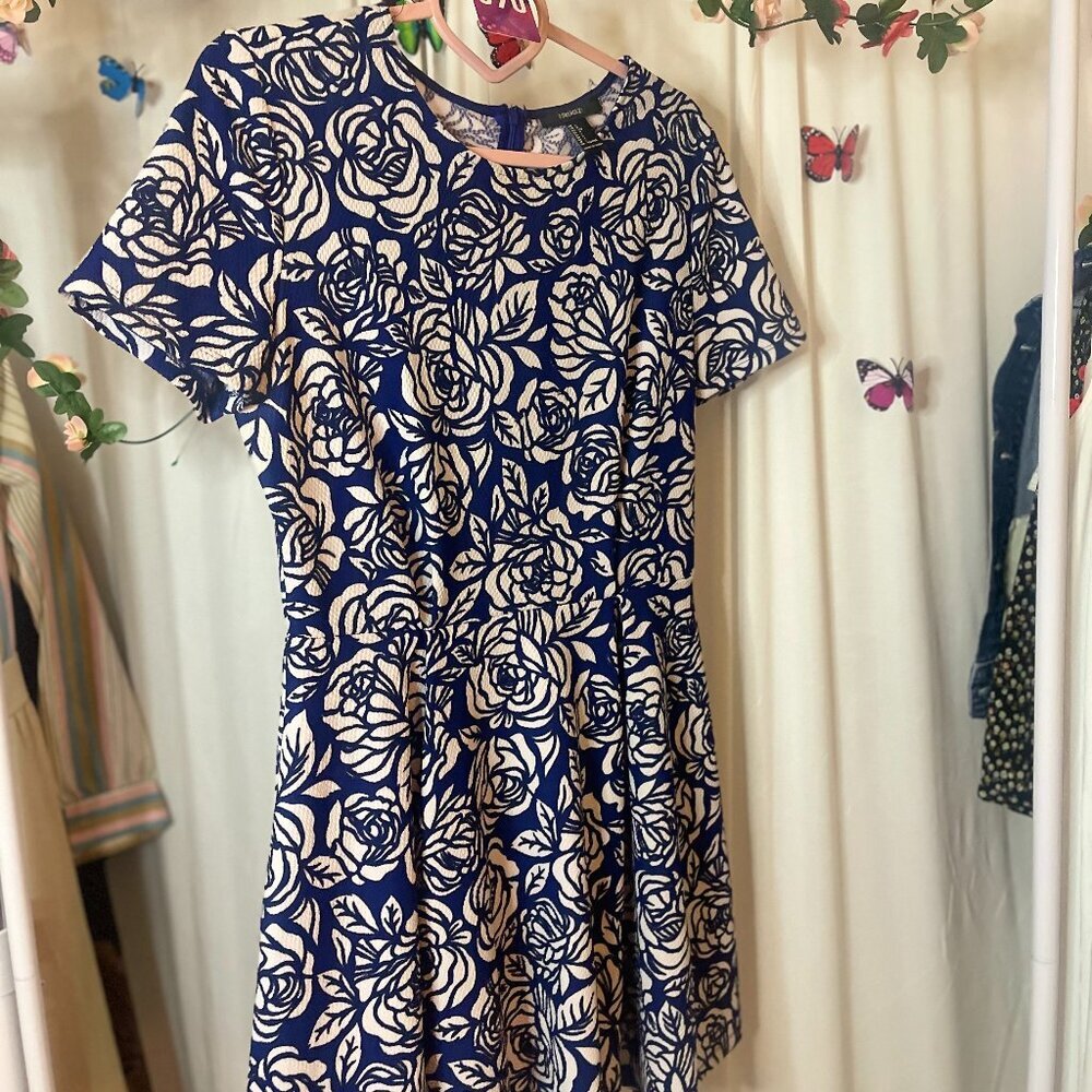 90. Forever 21 Women's Flower Pattern Dress - Floral & Feminine Style